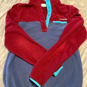 Women’s Columbia Sweatshirt!